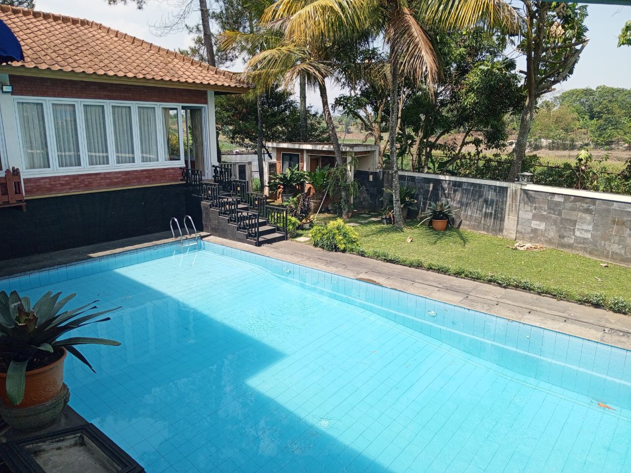 Murah Rumah Lux Baru Renovasi Furnished View Danau Di KBP Bandung