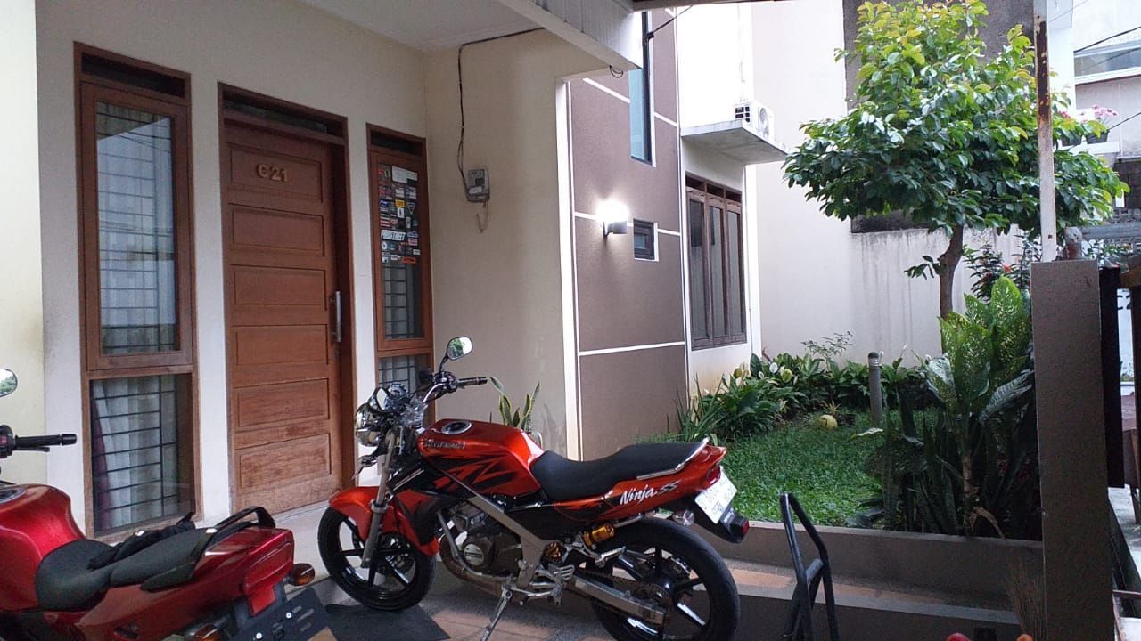 Rumah cantik semi funished di komplek permata Indah Arcamanik Bandung